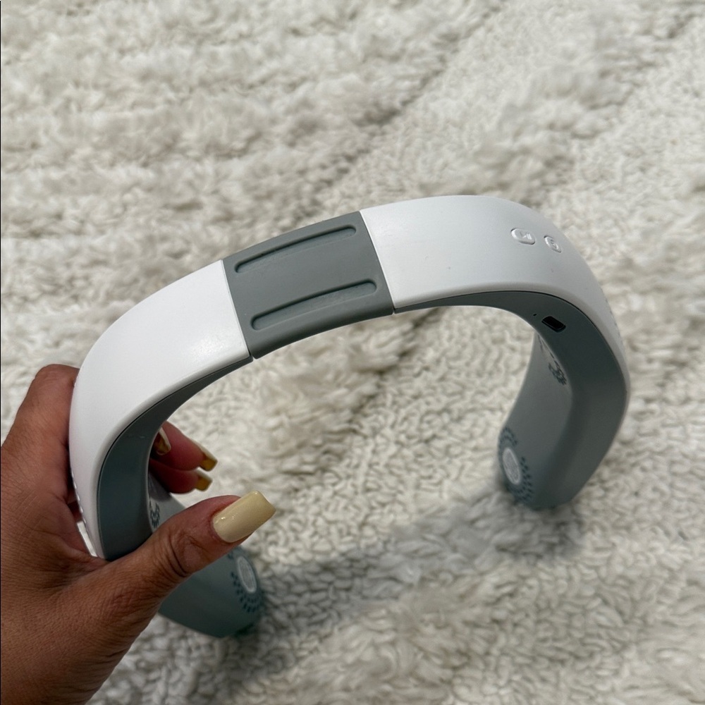 Summer wind - Portable neck fan - Gray and white Neck fan - Picture 3 of 5